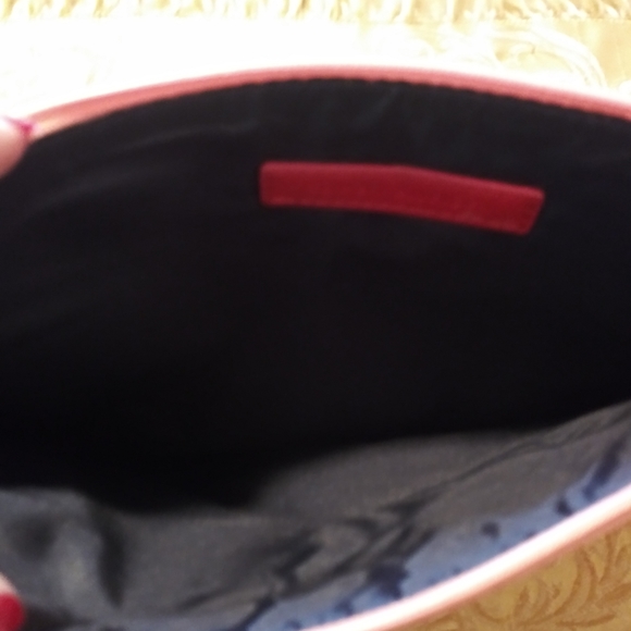 New tommy Hilfiger wristlet - Picture 3 of 6